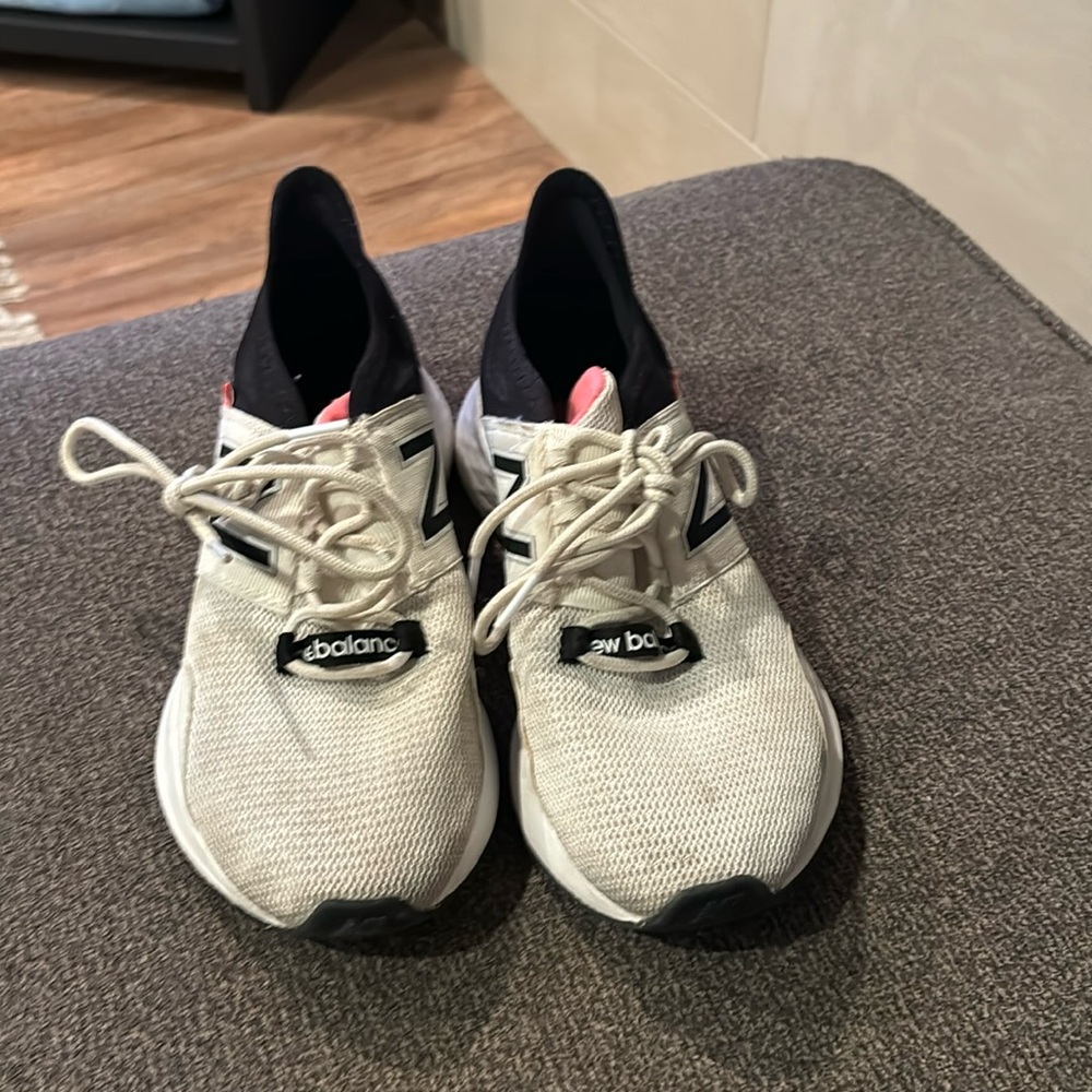 New Balance tennis shoes